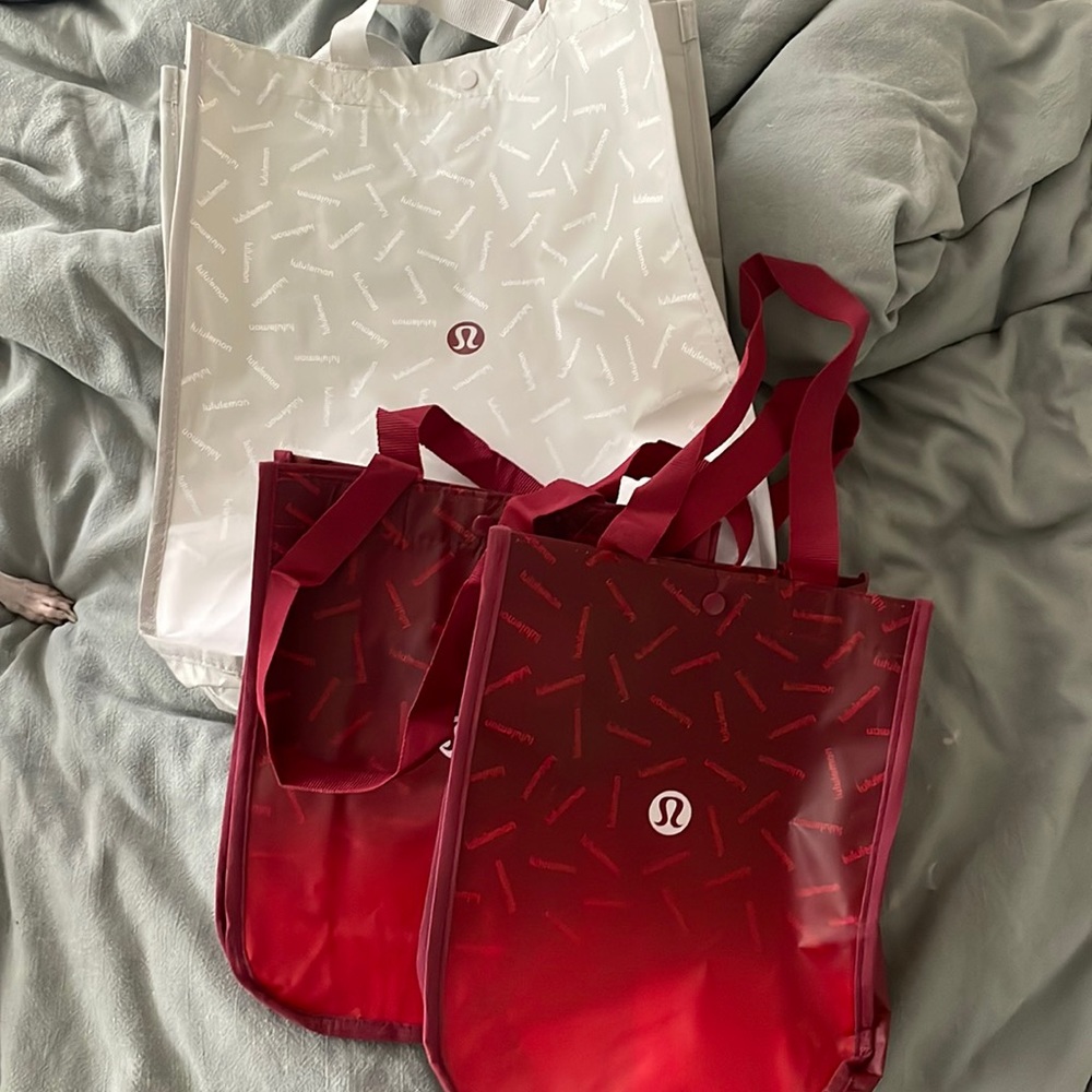 Lululemon shoppers